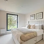 Kings Mews Elegance: City Sparrow\'S Premier 2-Bedroom Residences