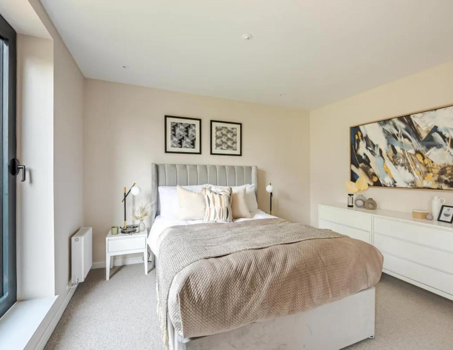 Kings Mews Elegance: City Sparrow's Premier 2-bedroom Residences *