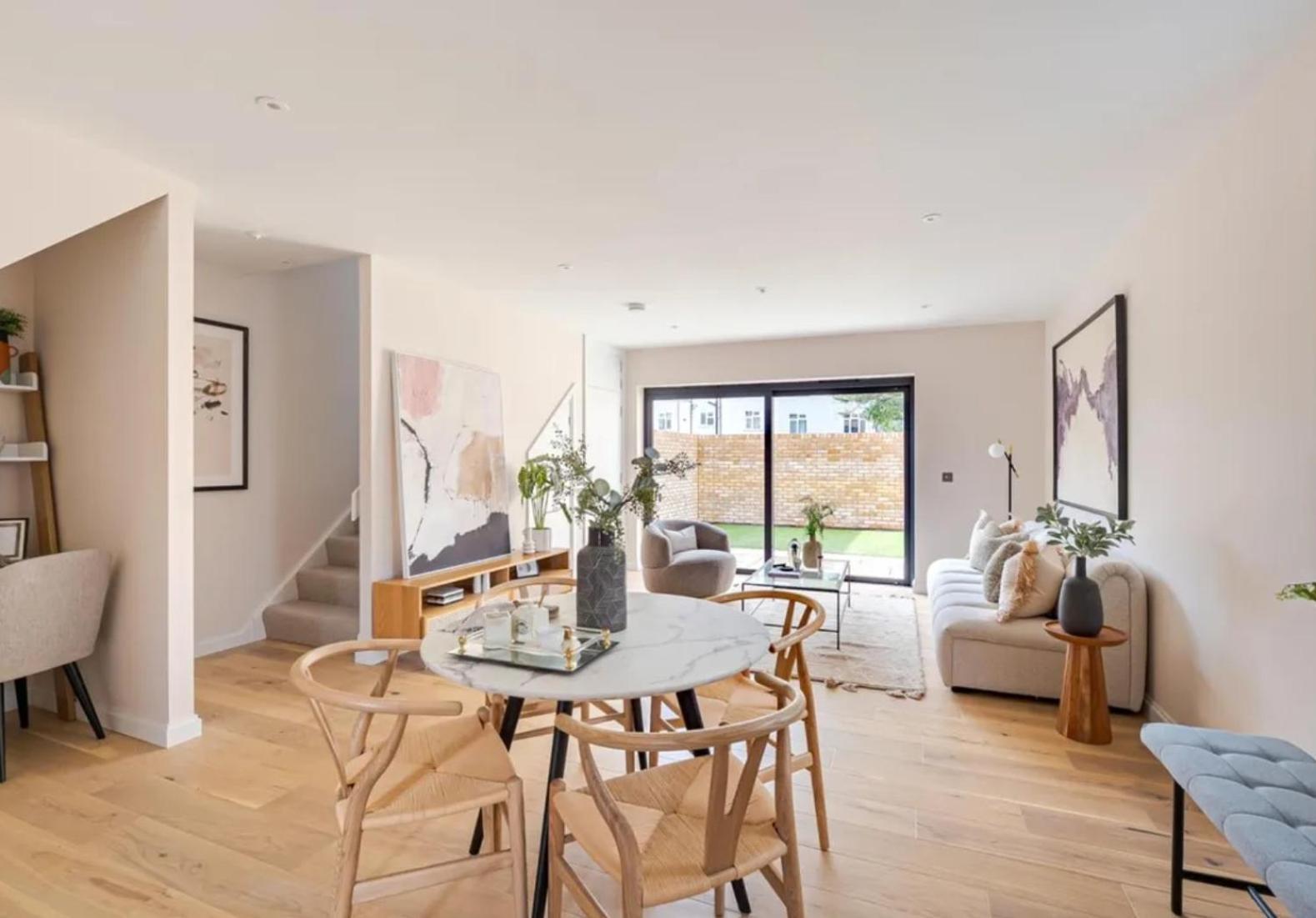 Appartamento Kings Mews Elegance: City Sparrow's Premier 2-bedroom Residences Londra